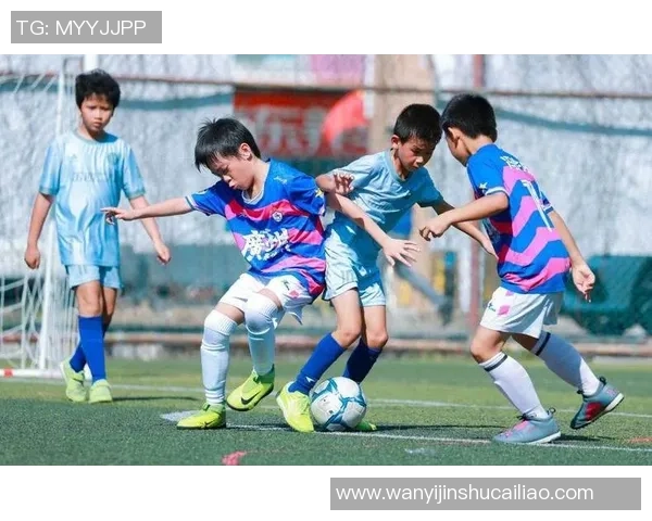 足球星光灿烂在线观看：享受激情四射的绿茵盛宴与传奇球星的精彩对决